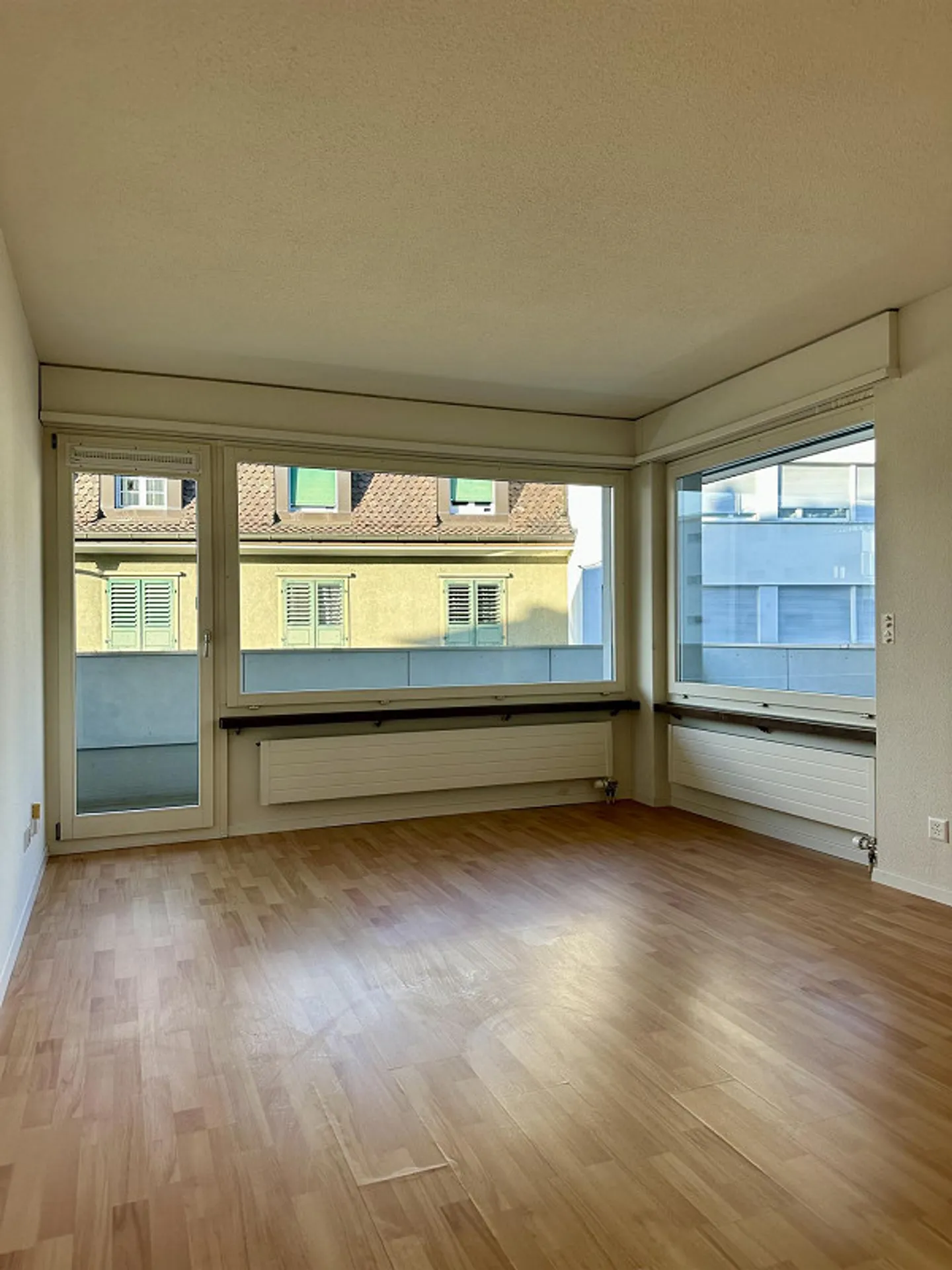 Vivere centralmente a Baar - luminoso, pratico e con balcone - Foto 2 di 10