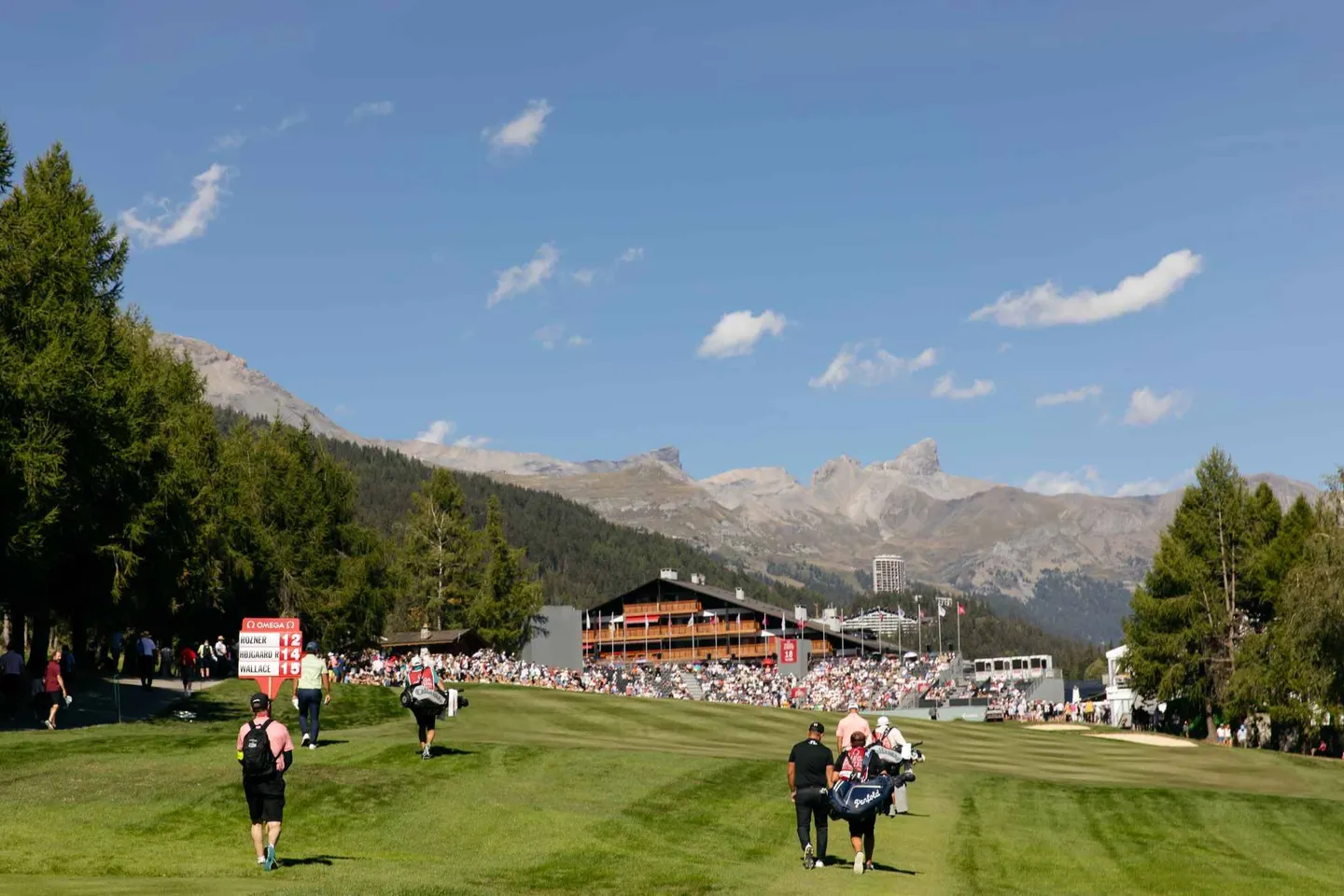Situazione eccezionale - 4.5 stanze CON VISTA IMPRENDIBILE SUL GOLF E STUDIO INDIPENDENTE - Foto 2 di 13