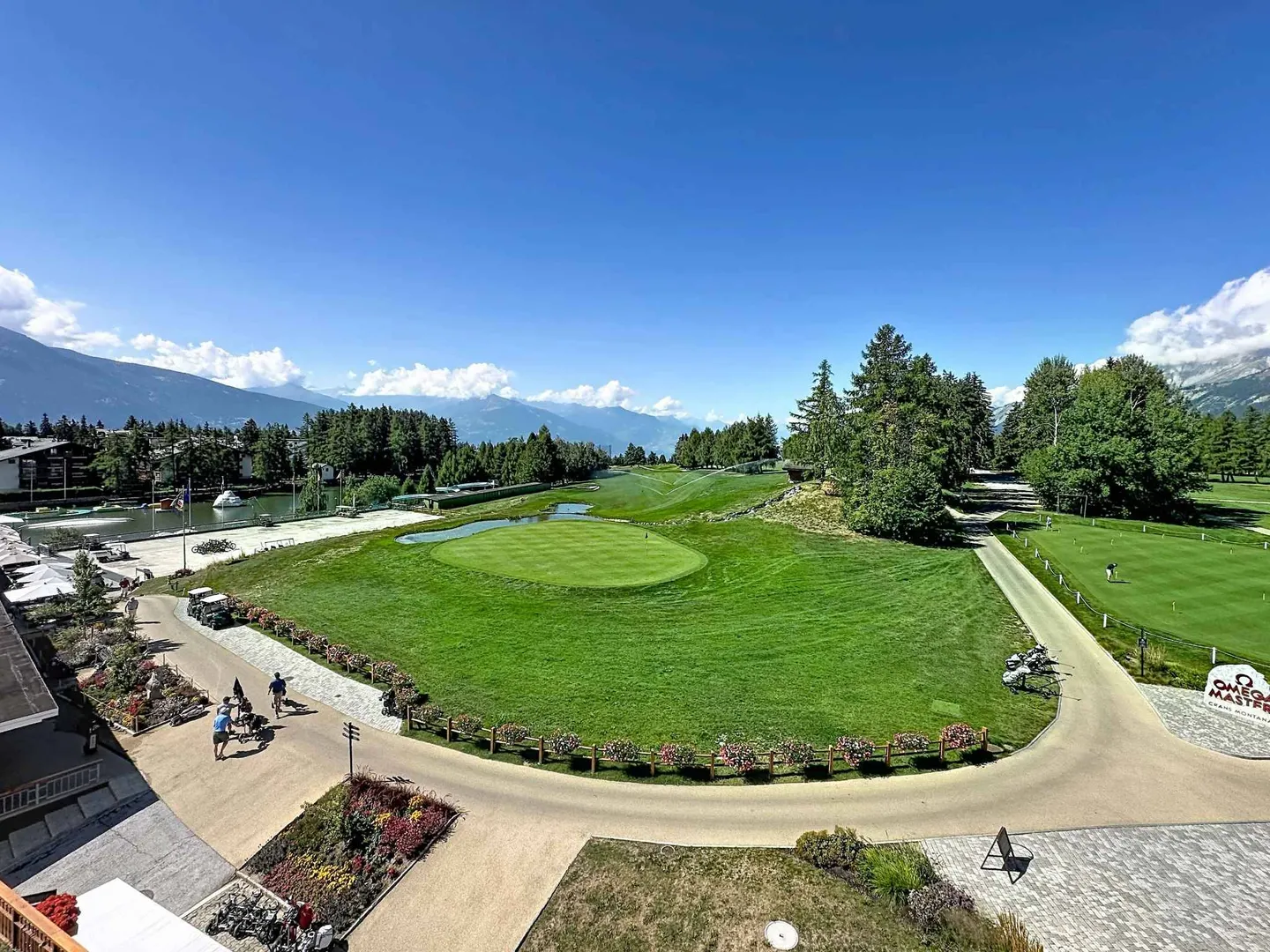 Situazione eccezionale - 4.5 stanze CON VISTA IMPRENDIBILE SUL GOLF E STUDIO INDIPENDENTE - Foto 3 di 13