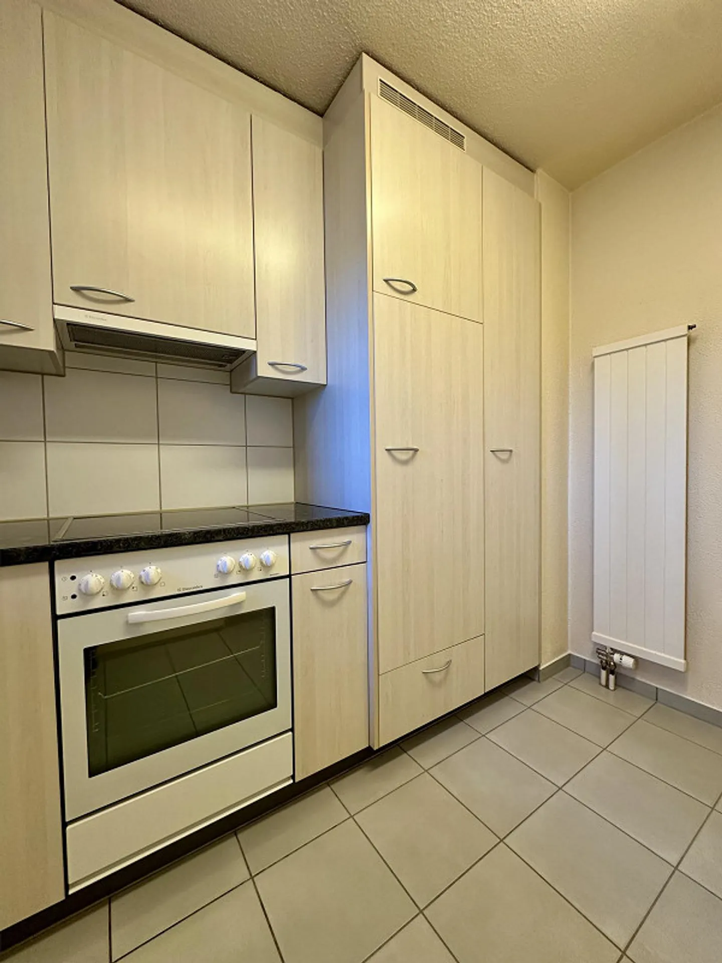 Vivere centralmente a Baar - luminoso, pratico e con balcone - Foto 8 di 10