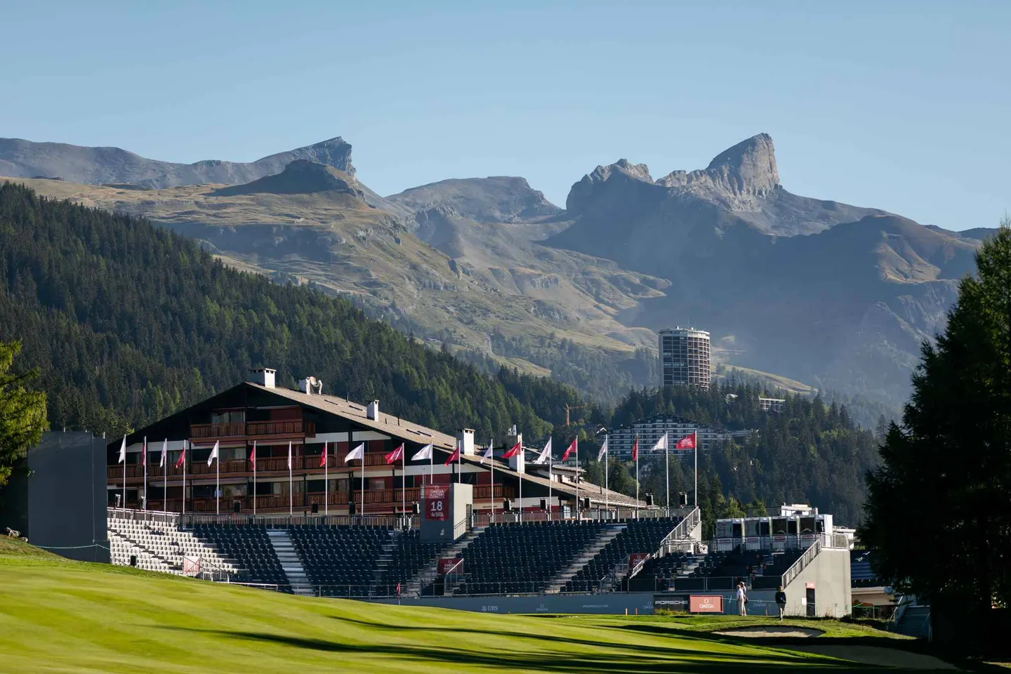 Situazione eccezionale - 4.5 stanze CON VISTA IMPRENDIBILE SUL GOLF E STUDIO INDIPENDENTE - Foto 12 di 13
