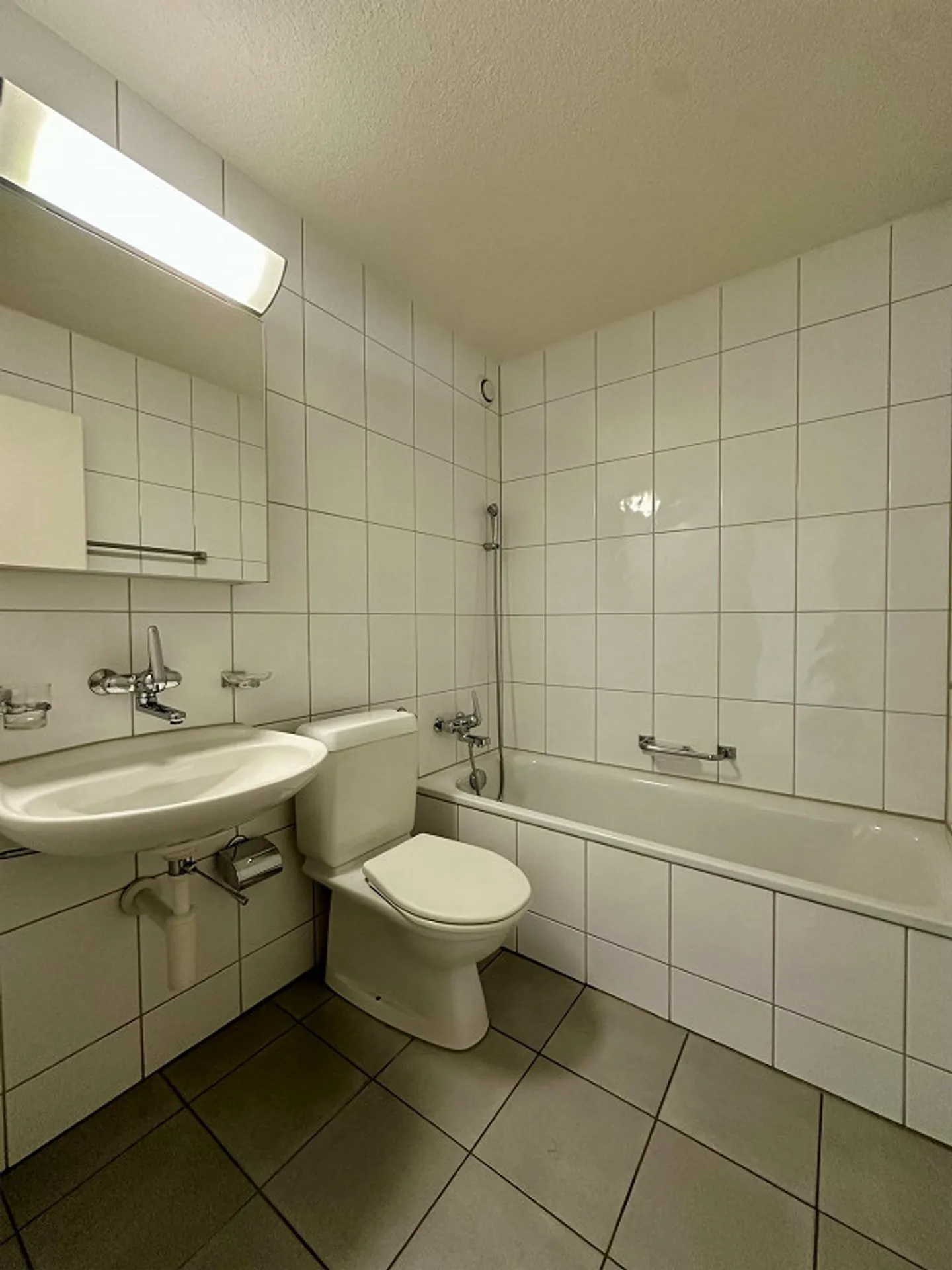 Vivere centralmente a Baar - luminoso, pratico e con balcone - Foto 9 di 10