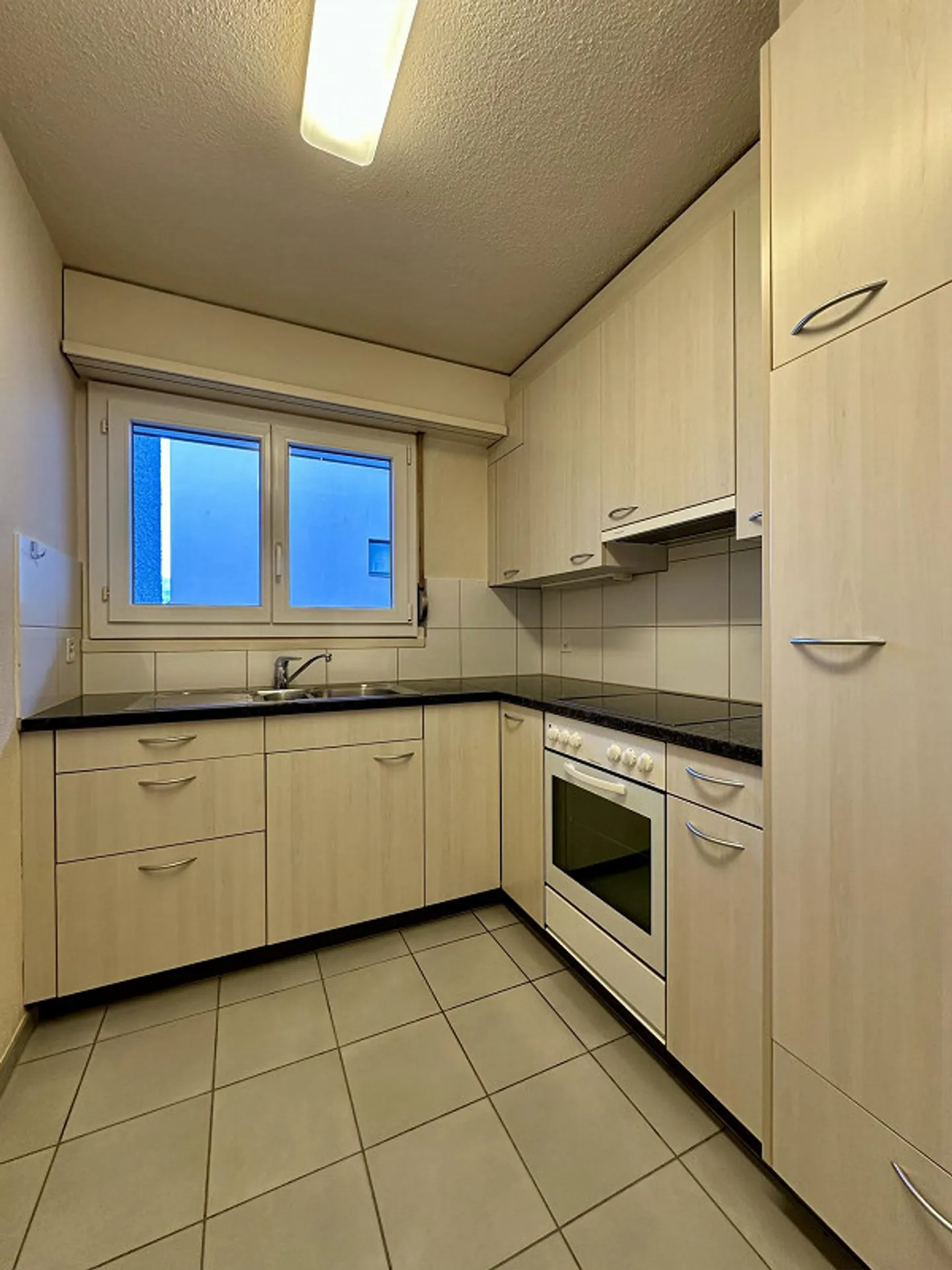 Vivere centralmente a Baar - luminoso, pratico e con balcone - Foto 7 di 10