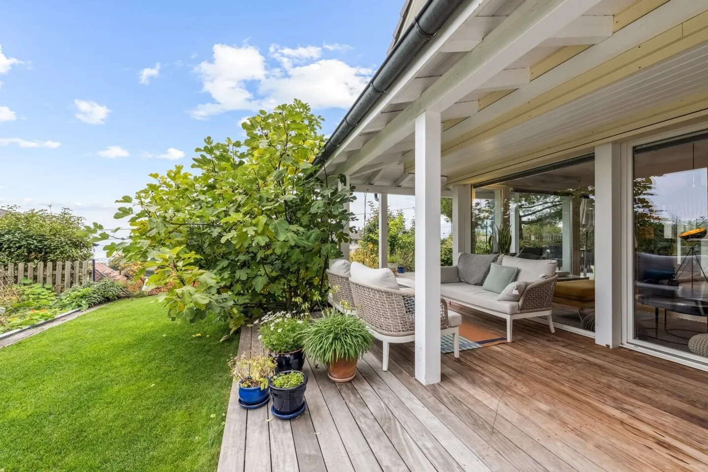 Architektenvilla 300 m² in Blonay - außergewöhnliche Lage und Mietpotenzial nach Ihren Wünschen - Foto 2 von 8