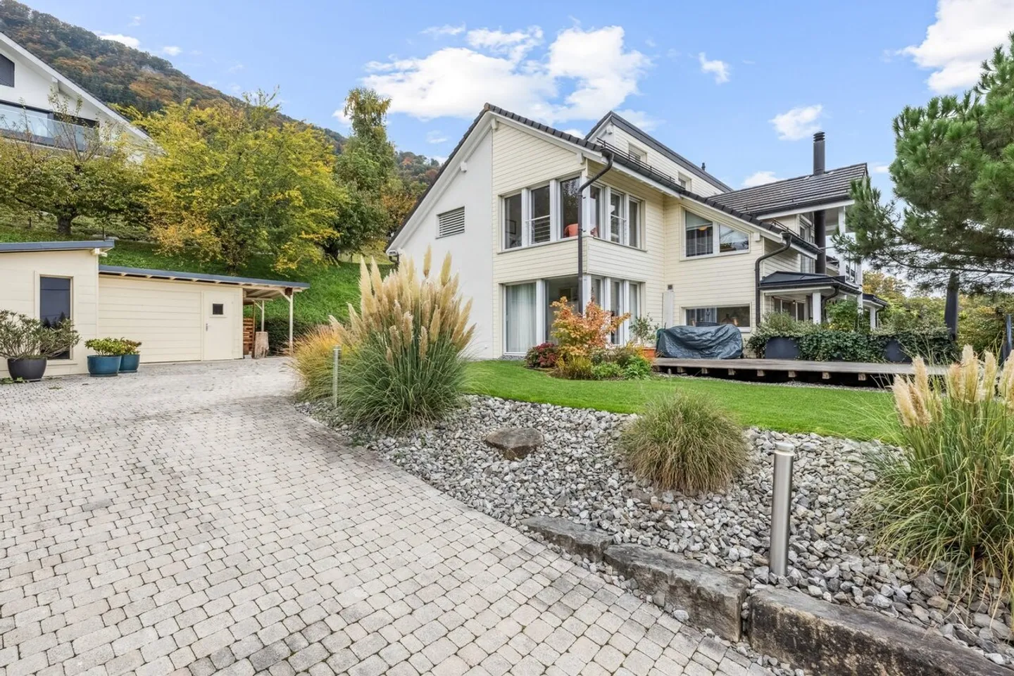 Architektenvilla 300 m² in Blonay - außergewöhnliche Lage und Mietpotenzial nach Ihren Wünschen - Foto 1 von 8
