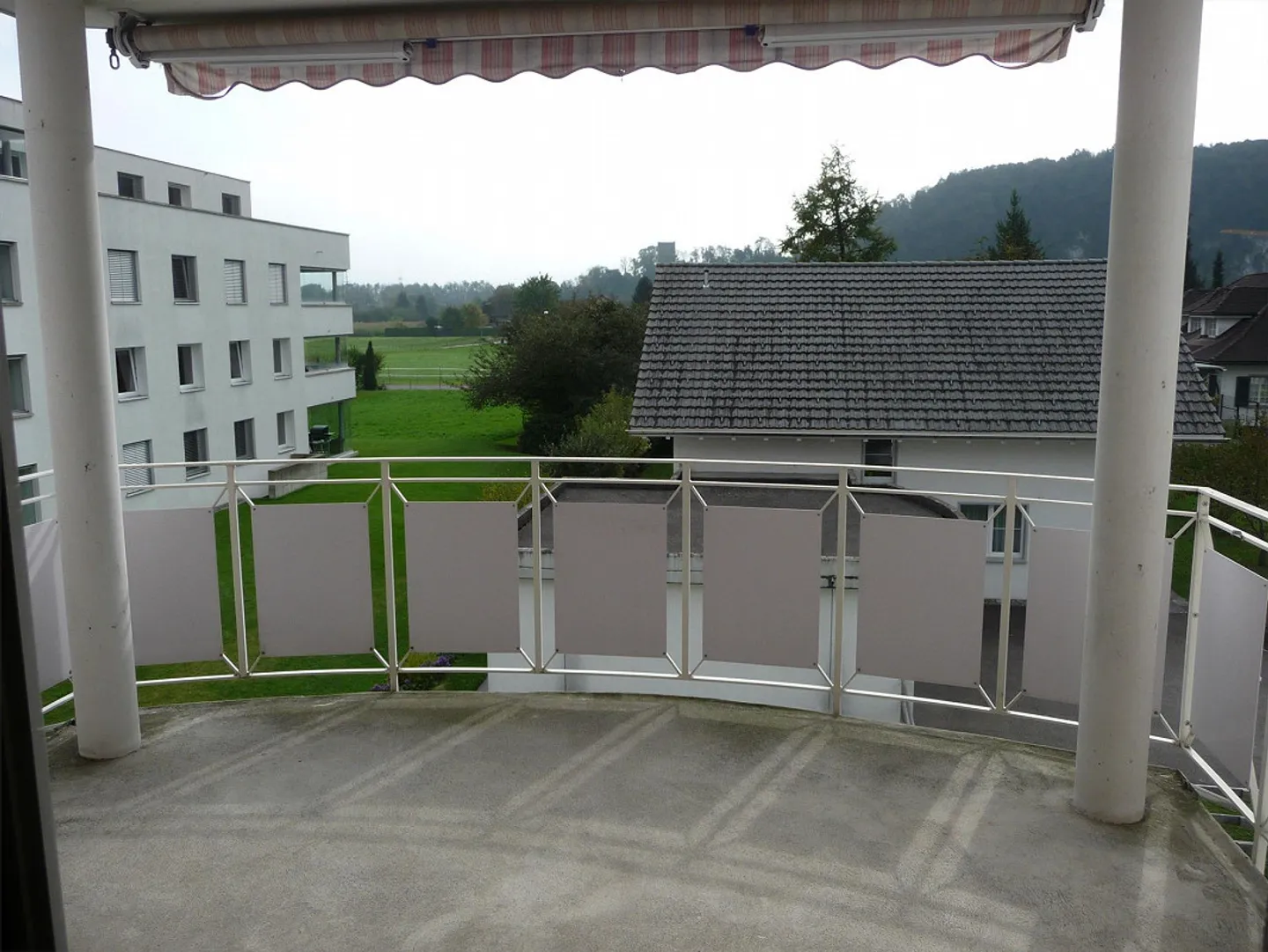 Bellissimo appartamento di 4,5 stanze con stufa a camino - Foto 3 di 14