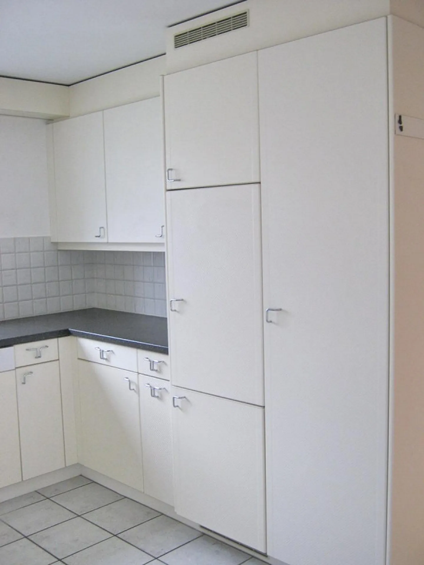 Bellissimo appartamento di 4,5 stanze con stufa a camino - Foto 5 di 14