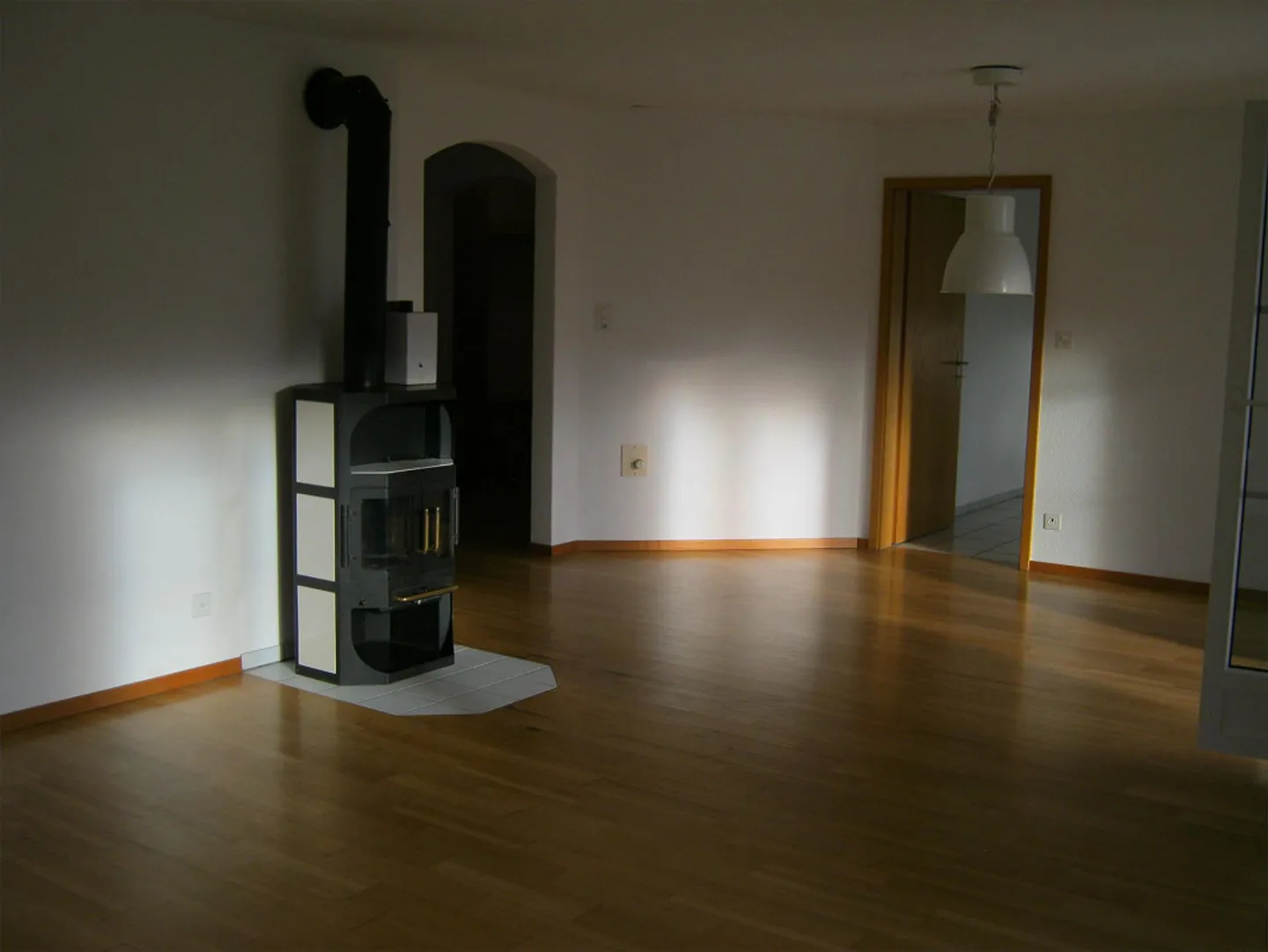 Bellissimo appartamento di 4,5 stanze con stufa a camino - Foto 8 di 14