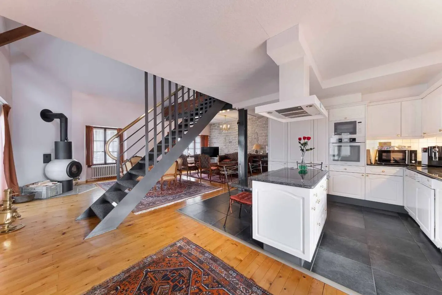 Charming village house with 8 rooms - Photo 2 of 12