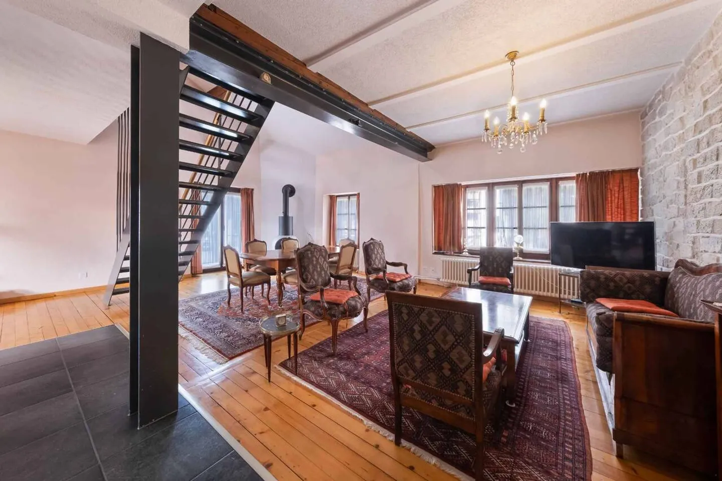 Charming village house with 8 rooms - Photo 5 of 12