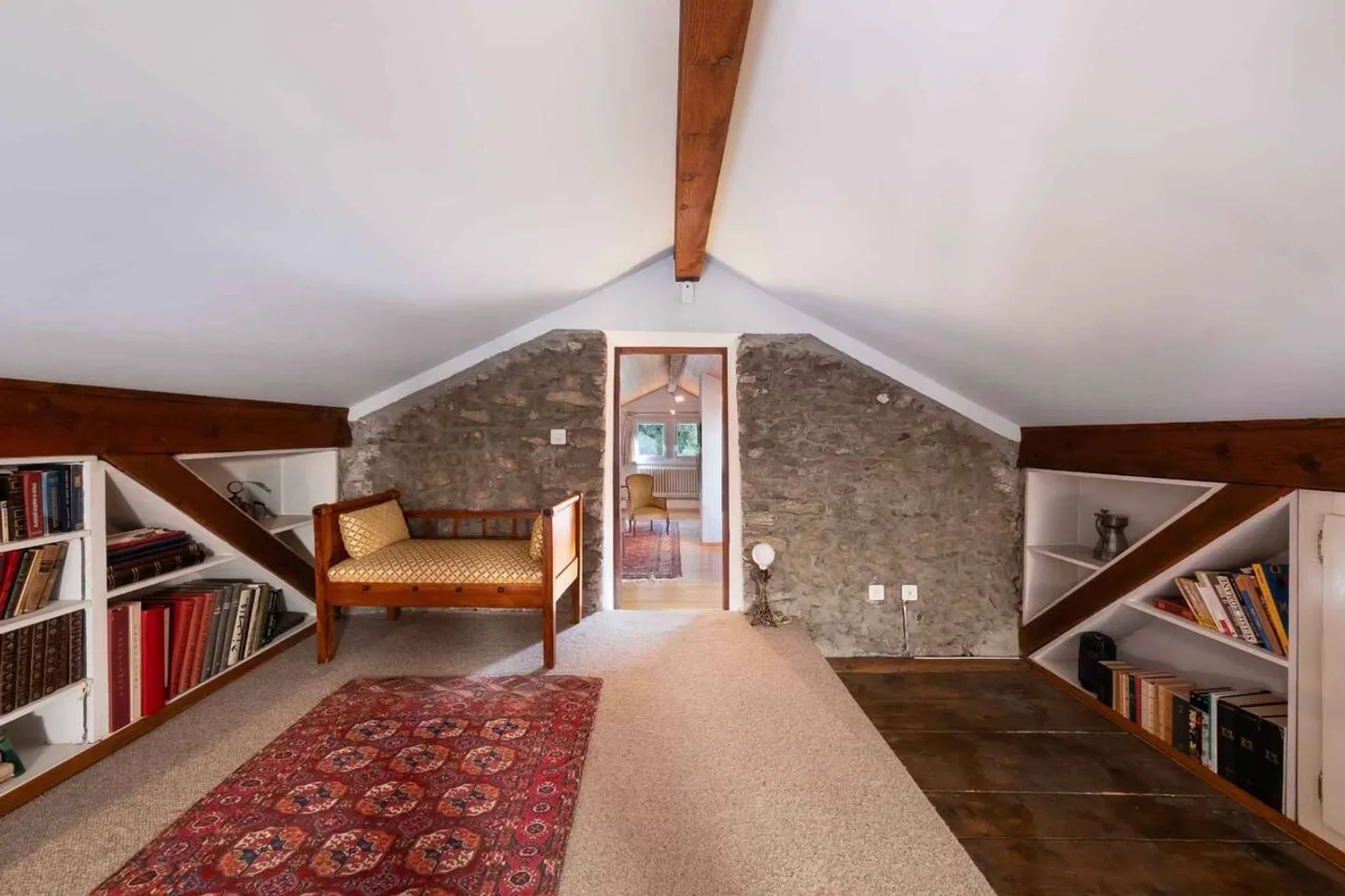 Charming village house with 8 rooms - Photo 10 of 12