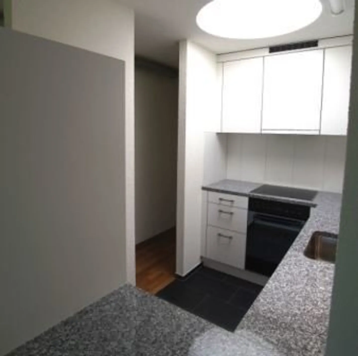 Charming 4-Room Apartment with Balcony - Photo 5 of 10