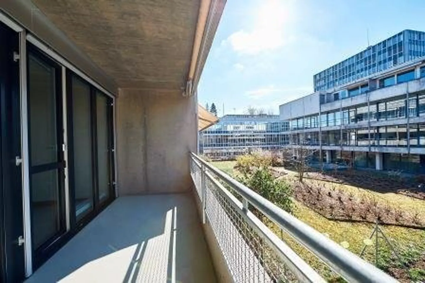 Charming 4-Room Apartment with Balcony - Photo 9 of 10