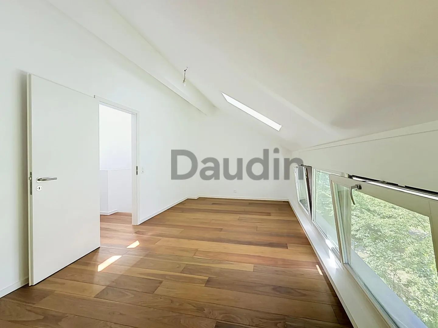 Adjacent renovated villa with garden in Versoix - Photo 8 of 13