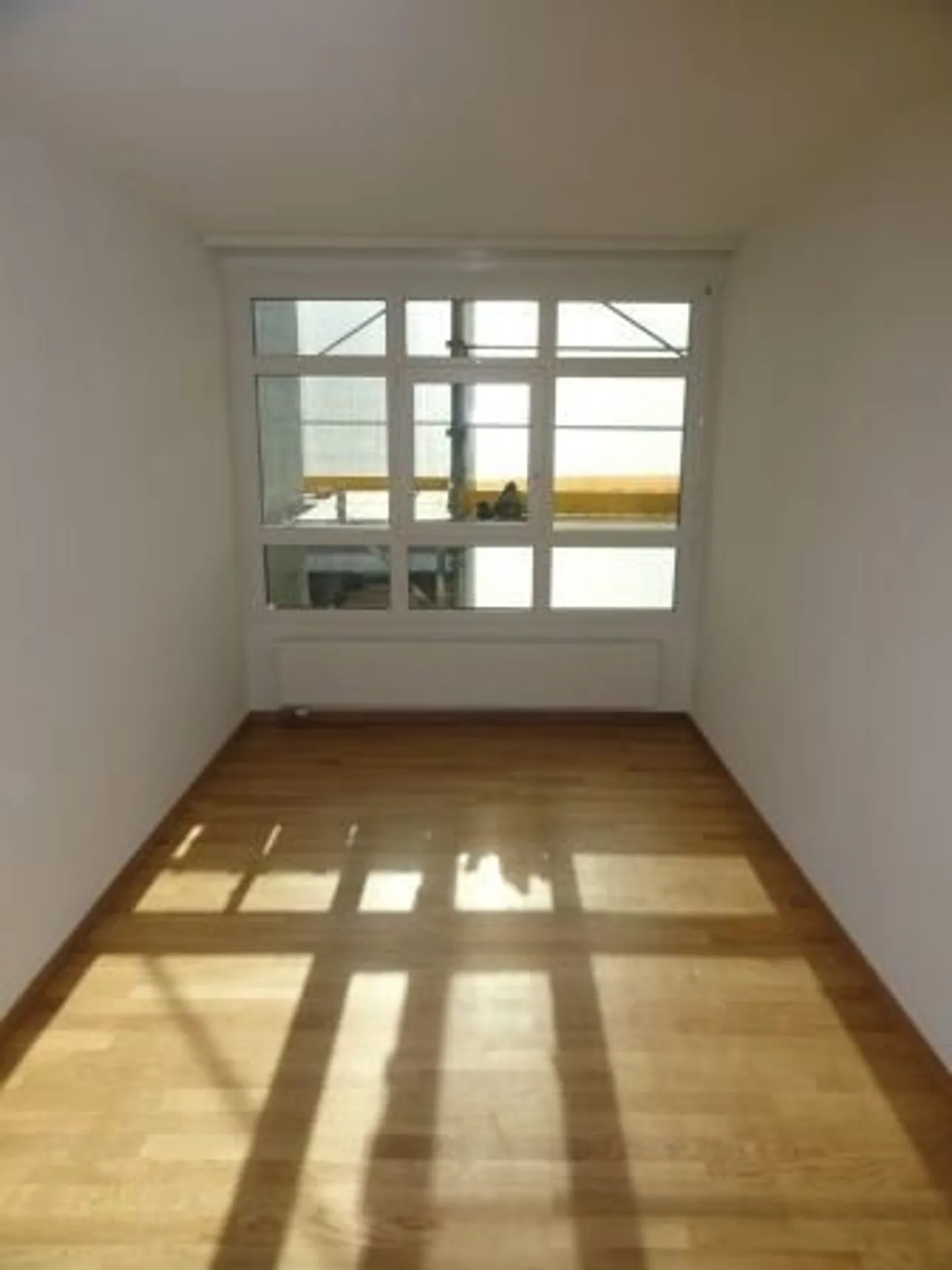 Charming 4-Room Apartment with Balcony - Photo 3 of 10