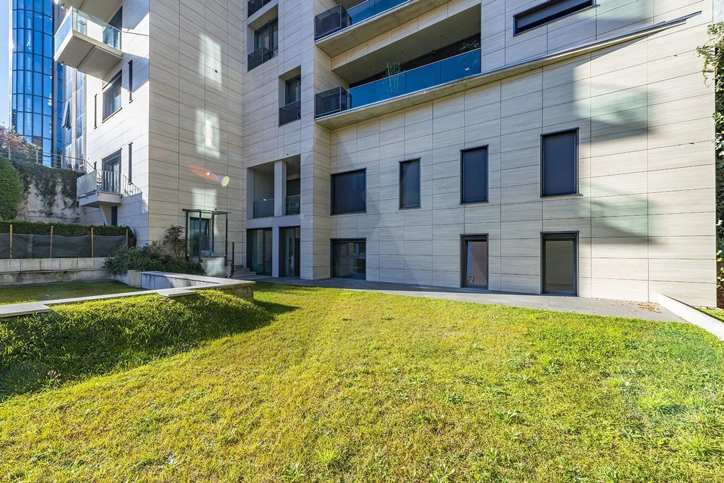 NEUE 2,5-ZIMMER-WOHNUNG MIT GARTEN IN LUGANO - Foto 2 von 8