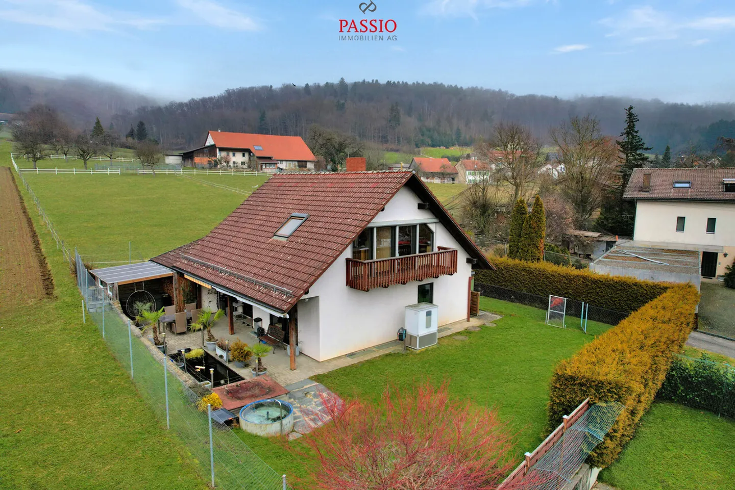 Well-maintained 5.5-room single-family house with garden paradise in Walterswil - Photo 1 of 32
