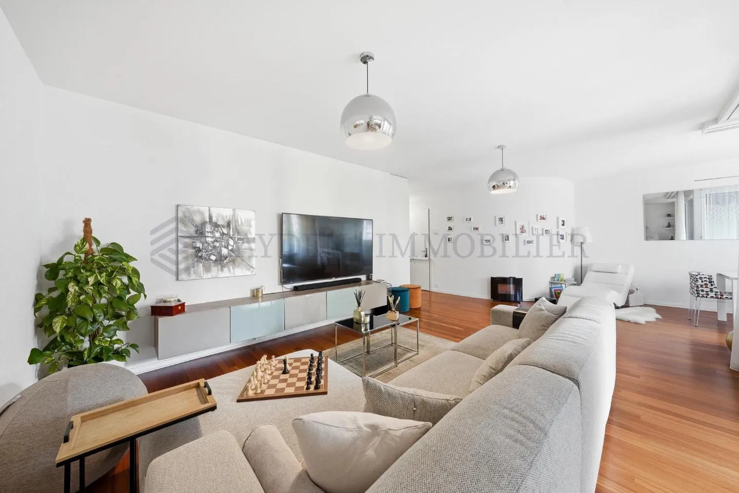 Superb 5.5-room furnished apartment, crossing - available October 2026 - Photo 4 of 8