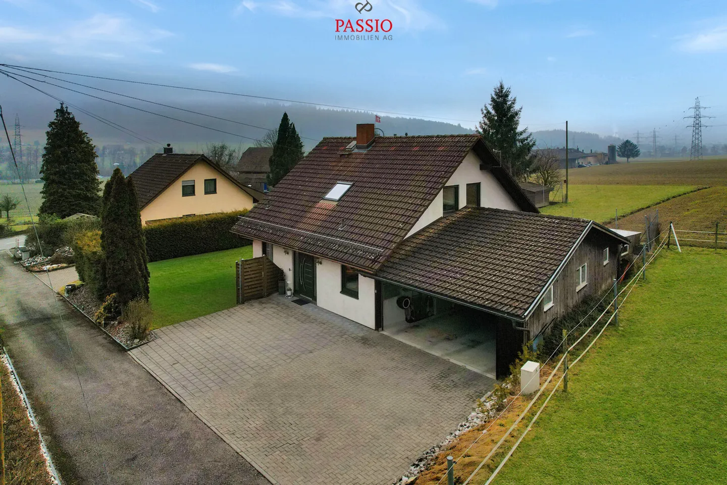 Well-maintained 5.5-room single-family house with garden paradise in Walterswil - Photo 4 of 32