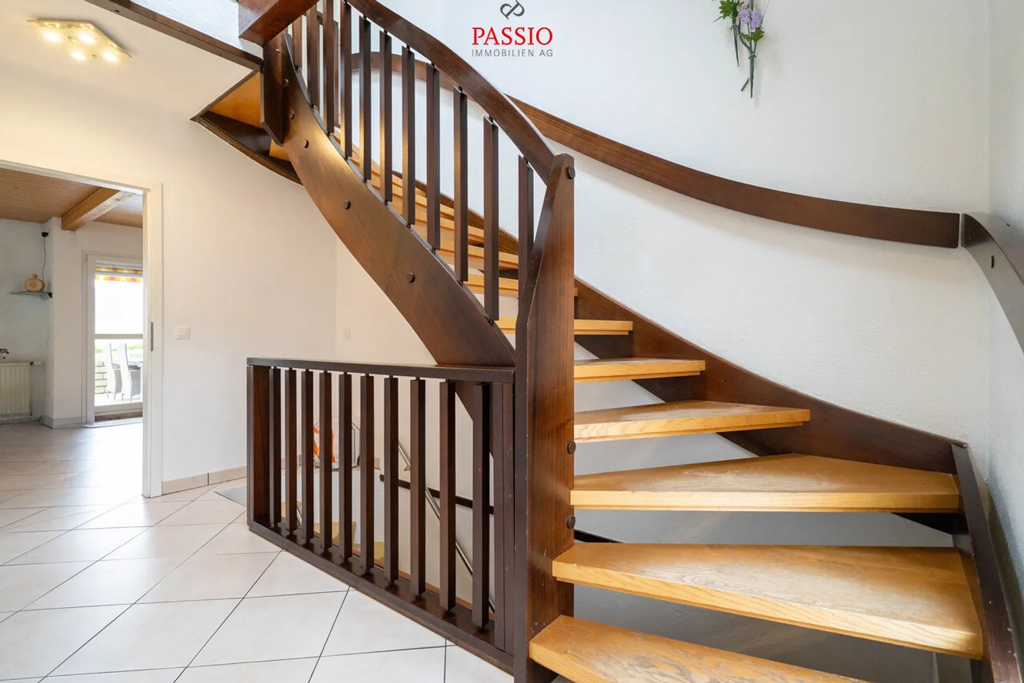 Well-maintained 5.5-room single-family house with garden paradise in Walterswil - Photo 5 of 32