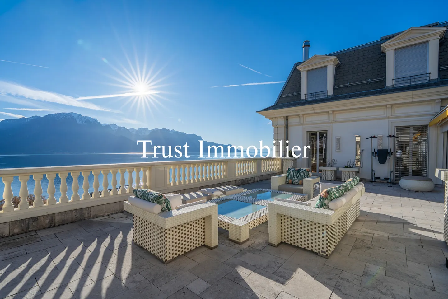 Exceptional Penthouse in the Heart of Montreux. Exclusive. - Photo 12 of 31