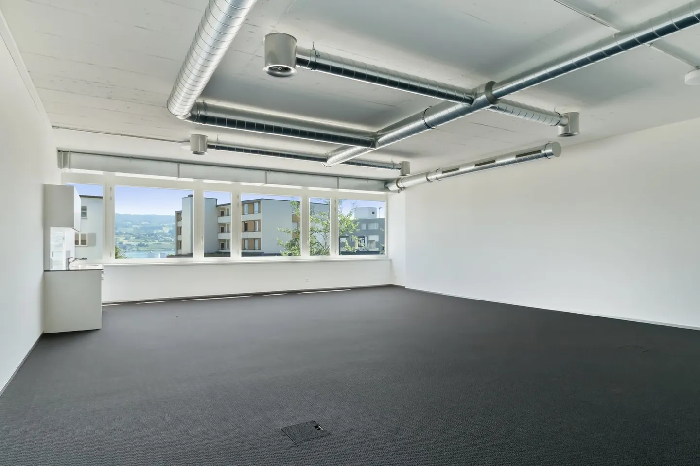 Office and commercial spaces with lake view and flexible sizes as needed - Photo 3 of 9