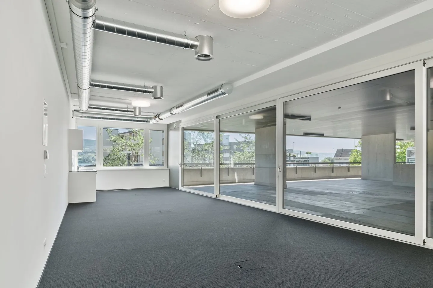 Office and commercial spaces with lake view and flexible sizes as needed - Photo 4 of 9