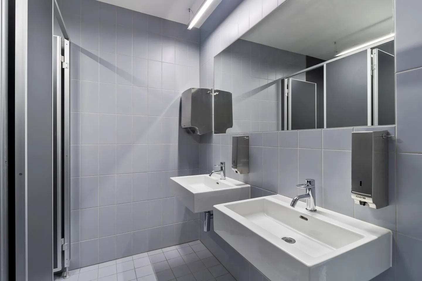 Office and commercial spaces with lake view and flexible sizes as needed - Photo 6 of 9