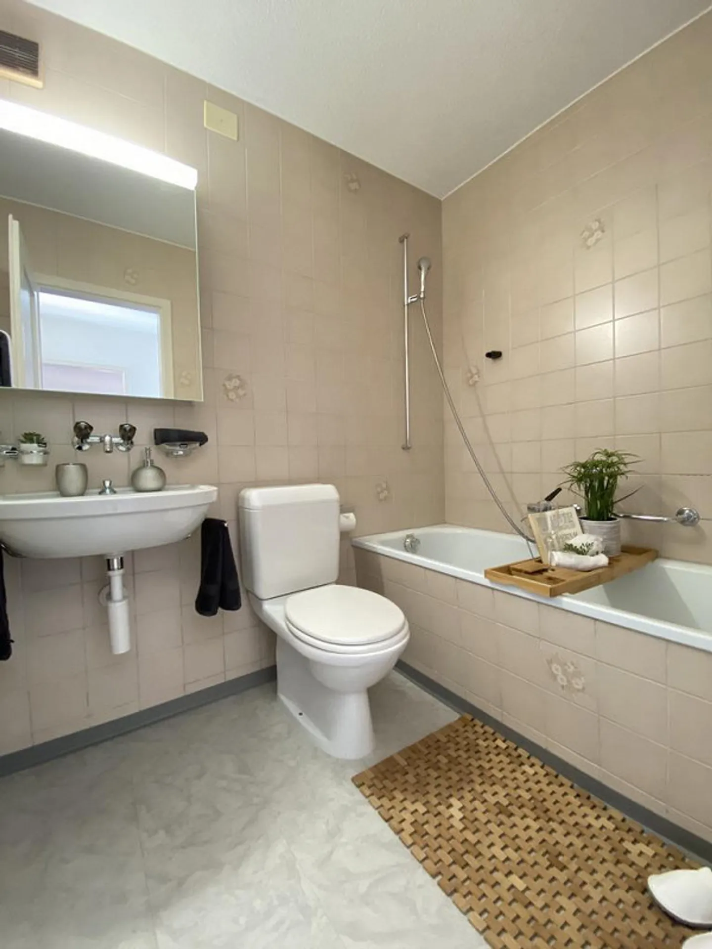 Votre nouvelle oasis de bien-être à Frauenfeld - Photo 4 sur 6