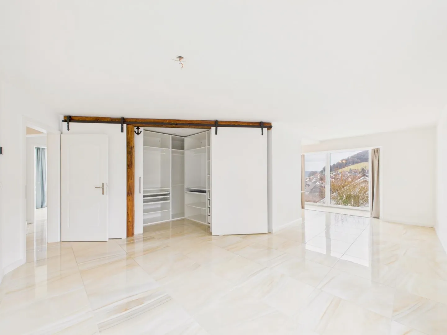 Flexible Living Wonder in Weiach: High-Quality Ground Floor Apartment with XL Garage and Separate 1.5-Room Apartment - Photo 5 of 13