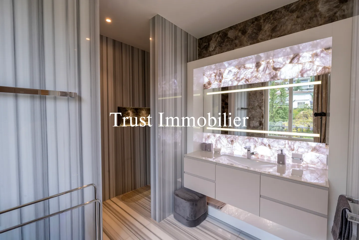 Exceptional Penthouse in the Heart of Montreux. Exclusive. - Photo 28 of 31