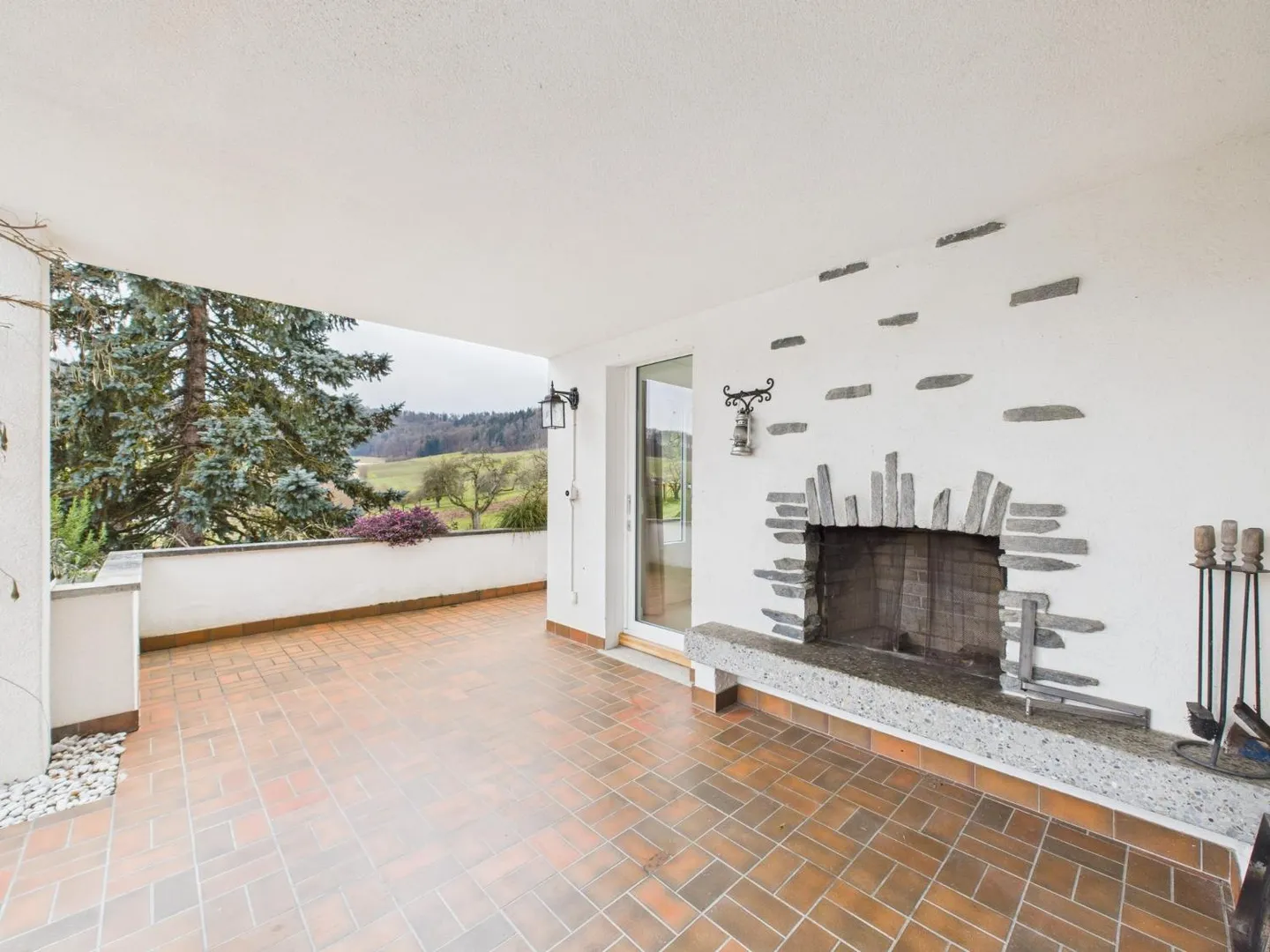Flexible Living Wonder in Weiach: High-Quality Ground Floor Apartment with XL Garage and Separate 1.5-Room Apartment - Photo 11 of 13