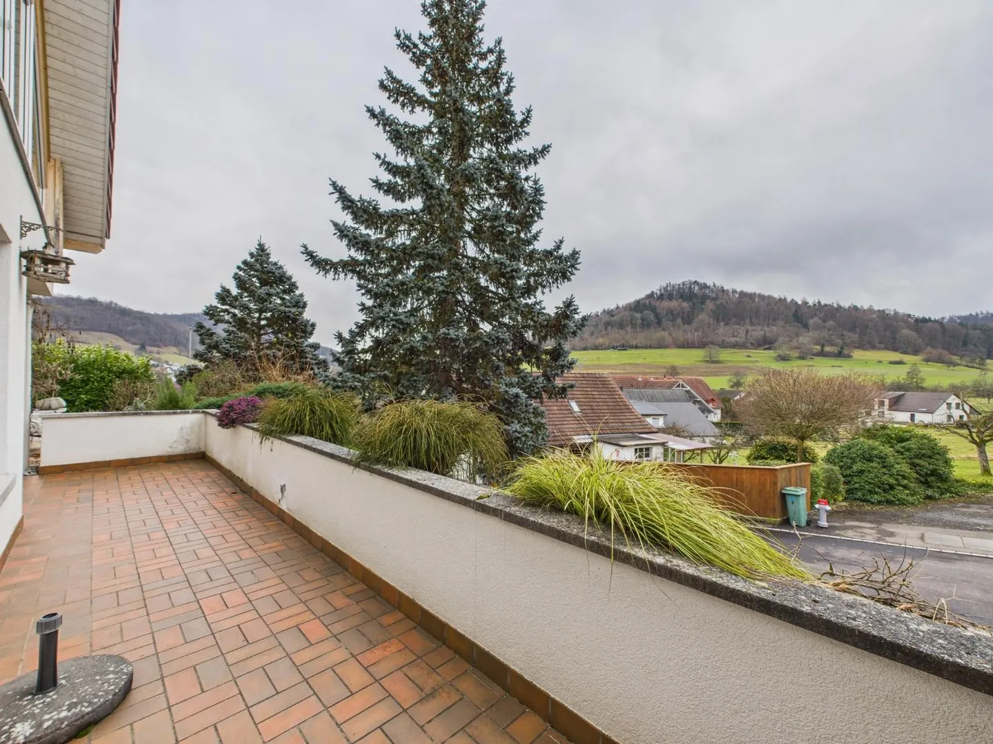 Flexible Living Wonder in Weiach: High-Quality Ground Floor Apartment with XL Garage and Separate 1.5-Room Apartment - Photo 12 of 13