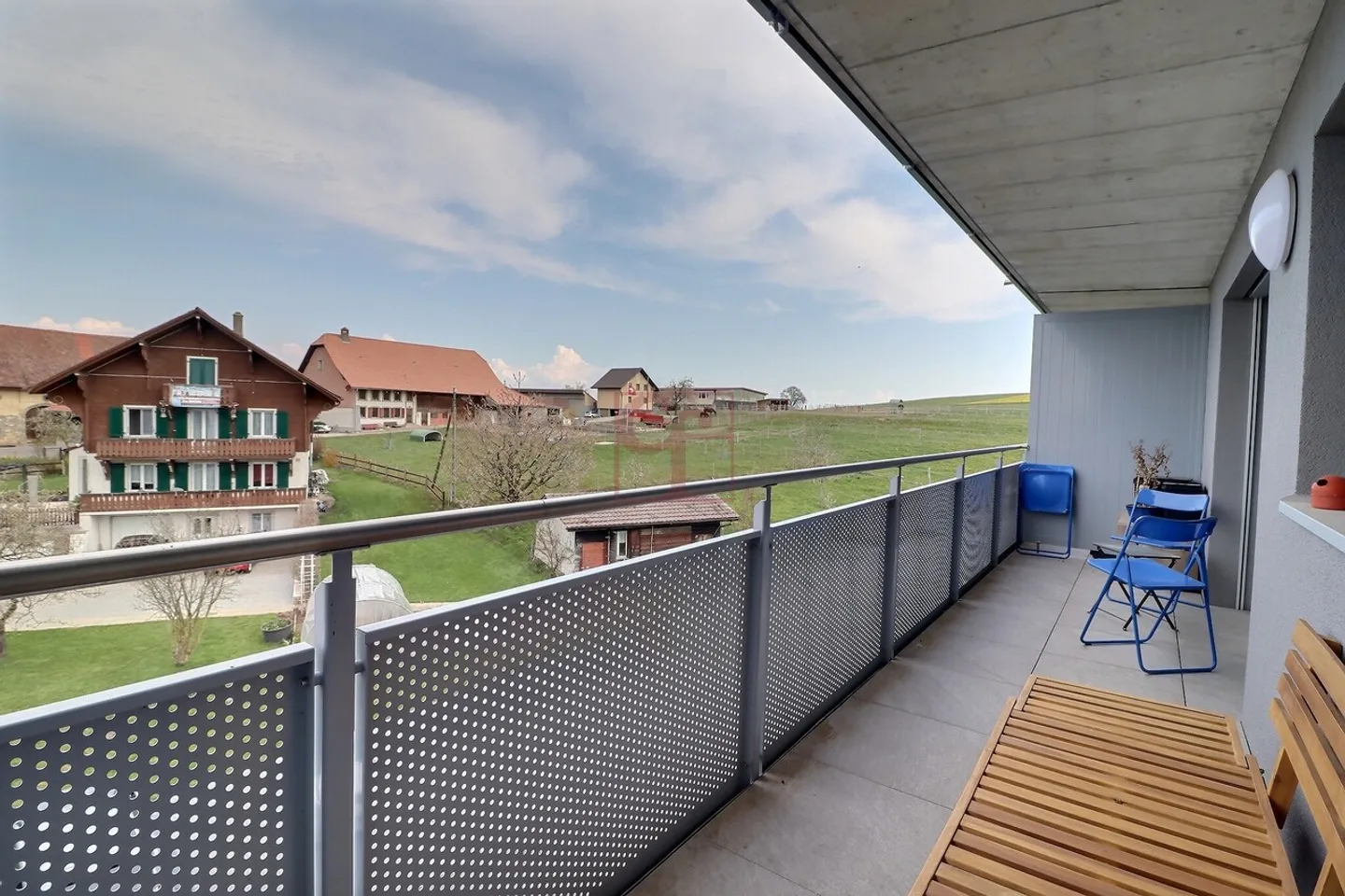 Appartement Charmant avec Vue sur le Coucher de Soleil - Photo 1 sur 8
