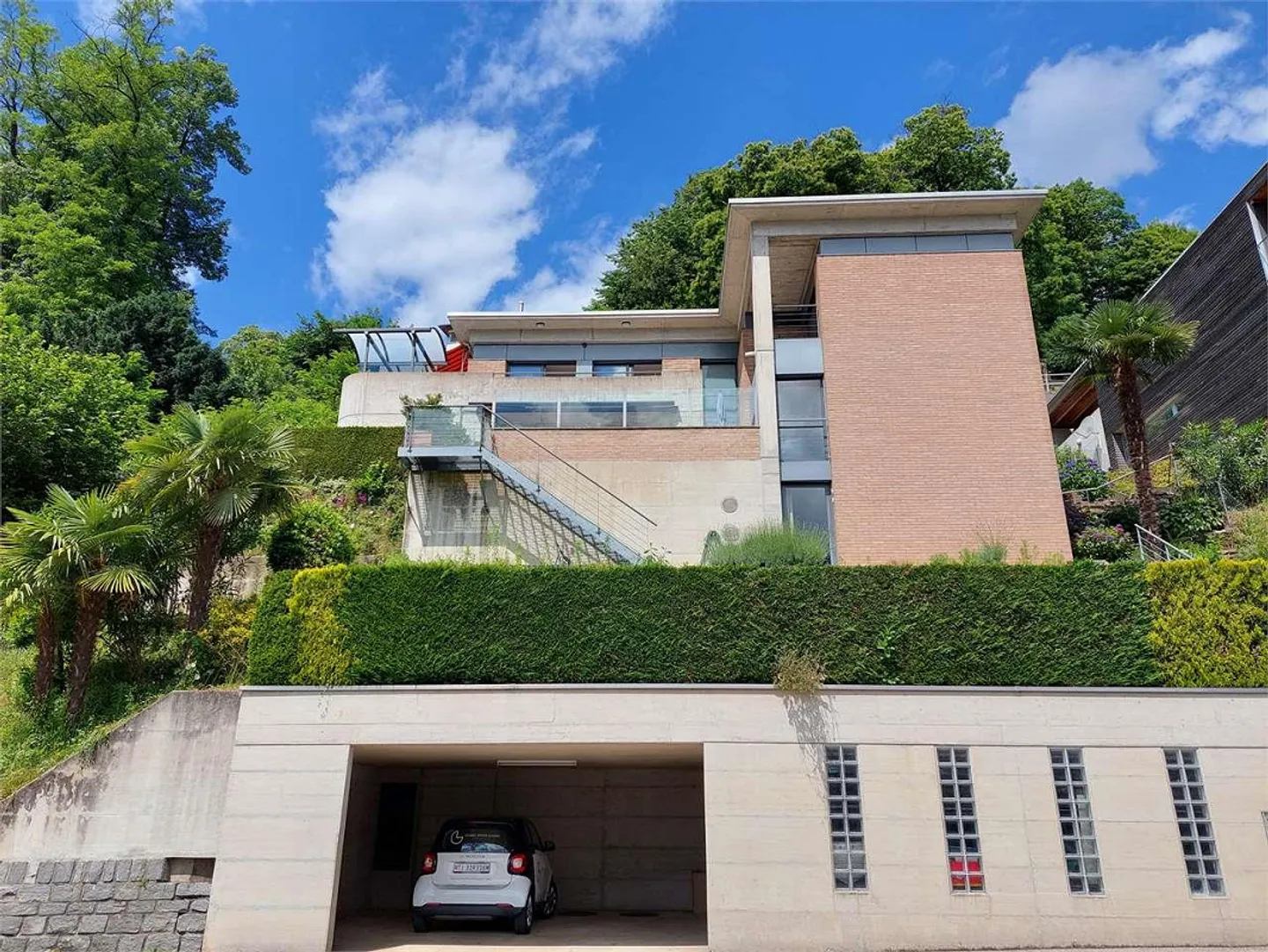 Detached house in Canobbio with lake and mountain views - Photo 1 of 10