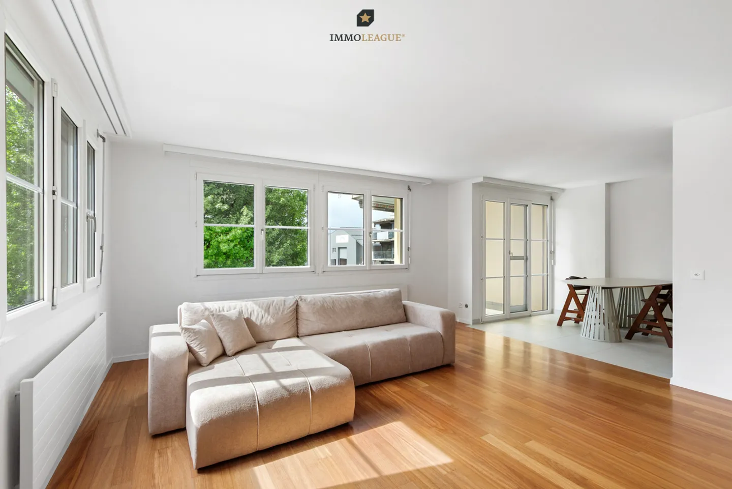 Stylish living - Arrive and feel at home immediately. - Photo 2 of 8