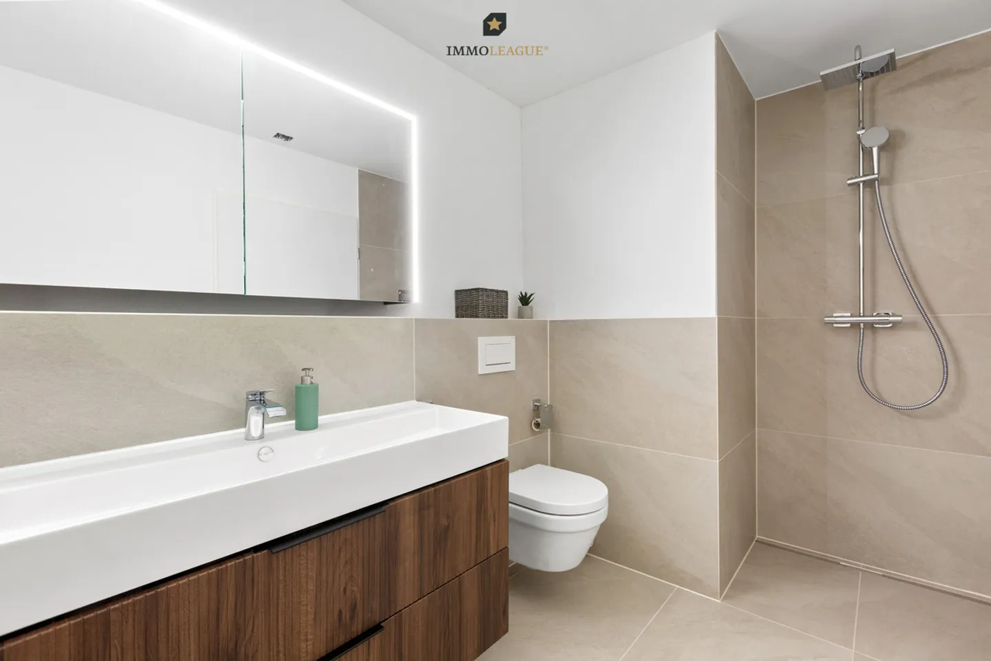Stylish living - Arrive and feel at home immediately. - Photo 5 of 8