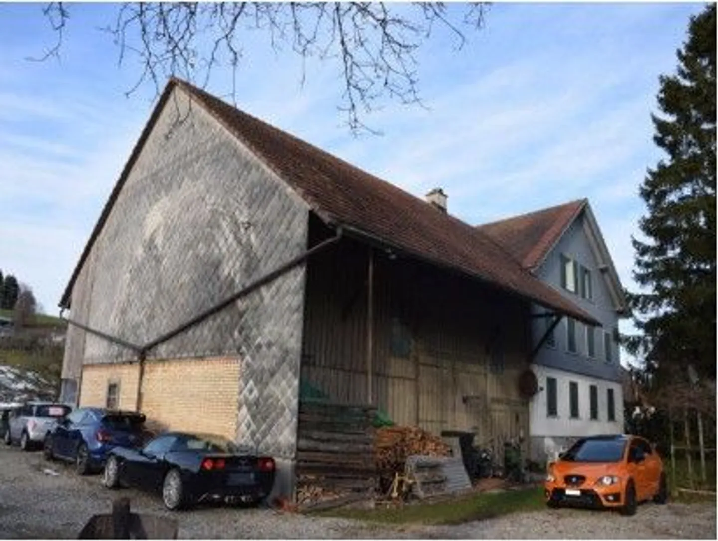 Charming House with Garden - Photo 2 of 13