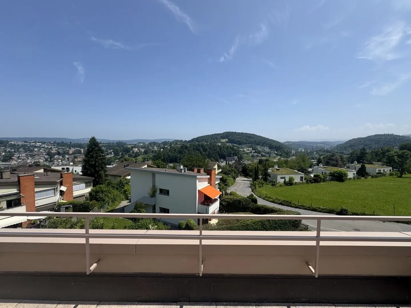 Spacious 5-room apartment in Adliswil - Photo 2 of 8