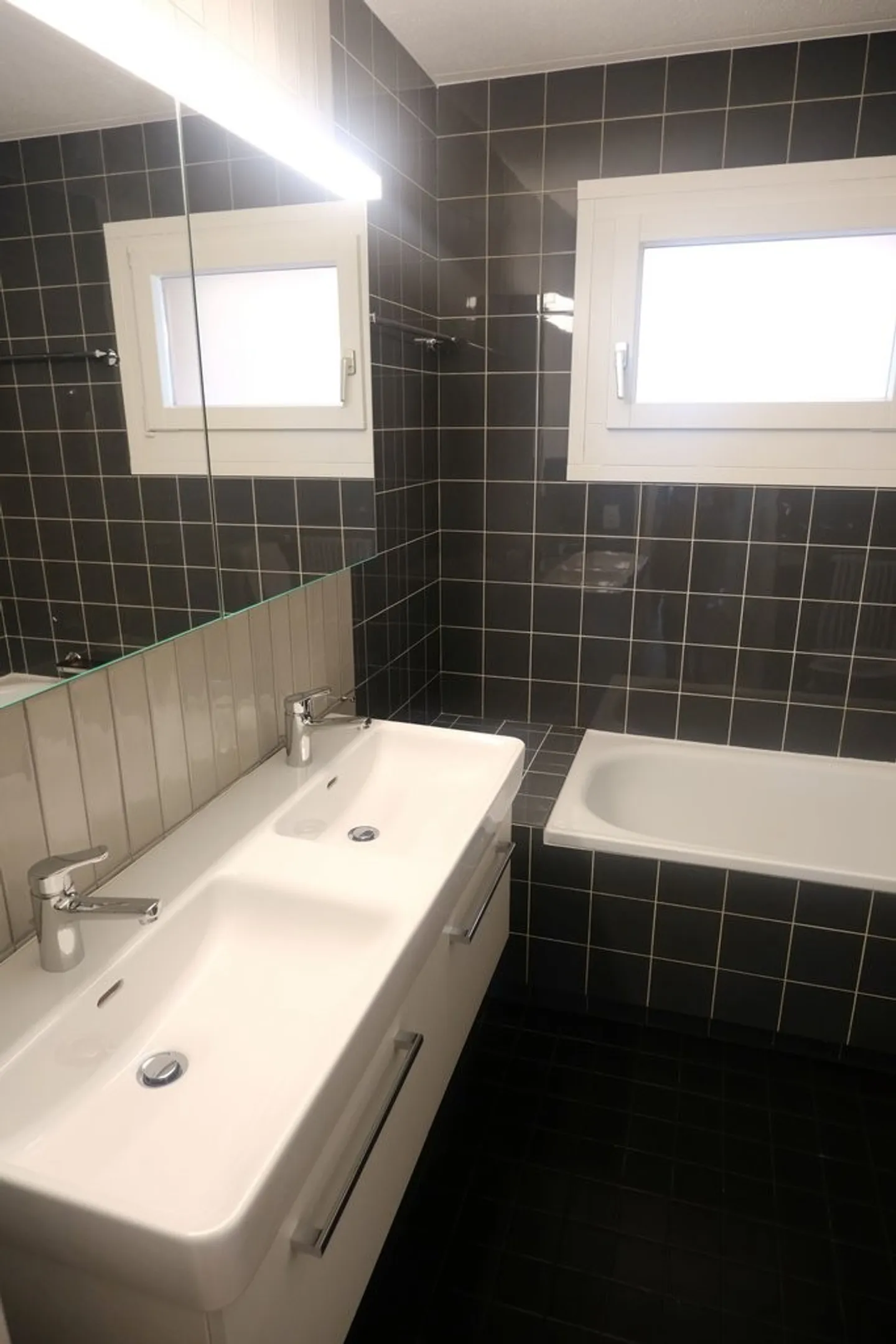 Spacious 5-room apartment in Adliswil - Photo 3 of 8