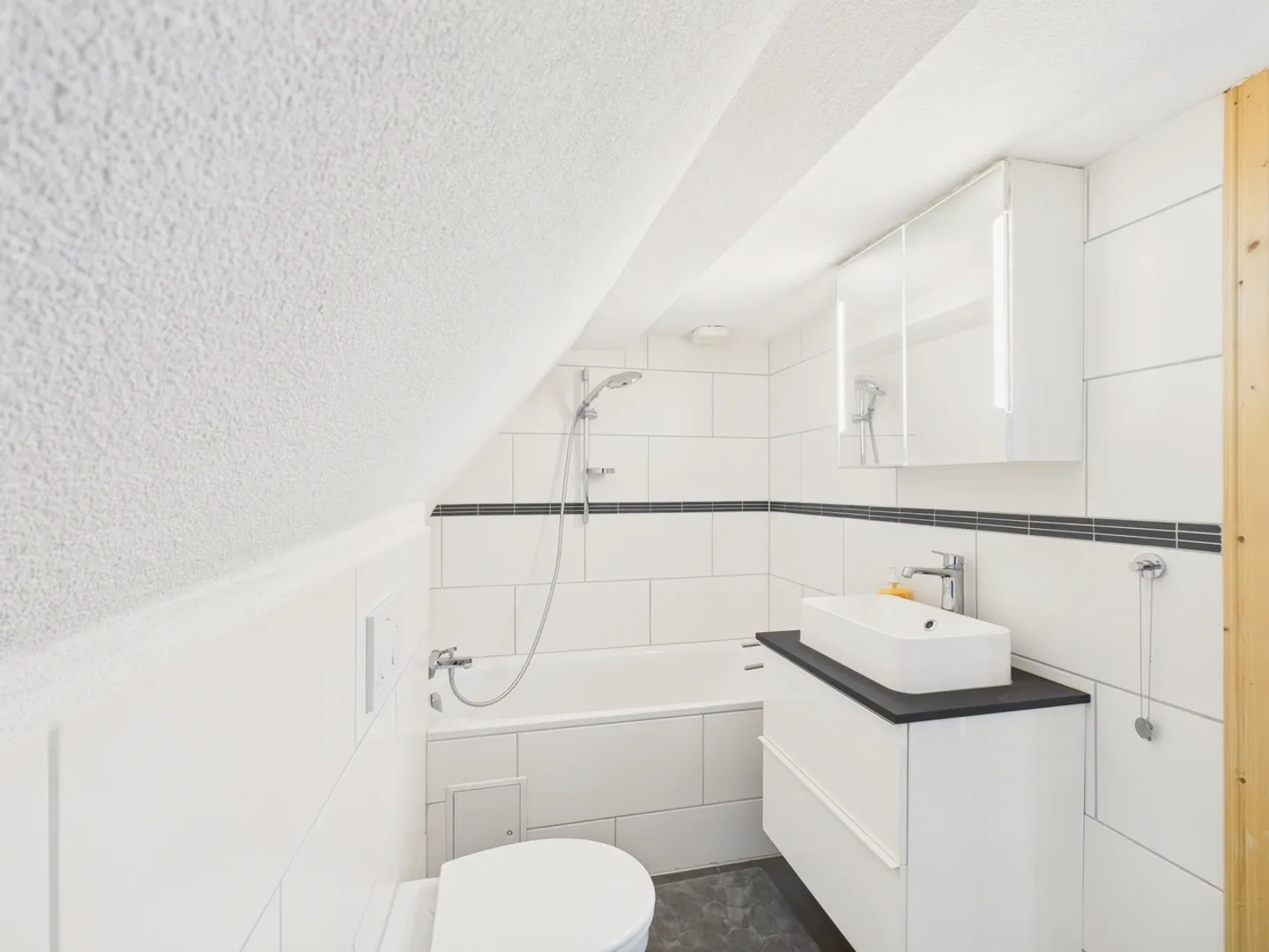 Appartement en duplex de 3,5 pièces à Rheineck - Photo 5 sur 7