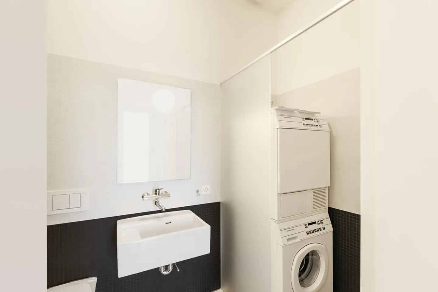 Appartement moderne et extraordinaire de 4,5 pièces avec balcon - Photo 9 sur 9