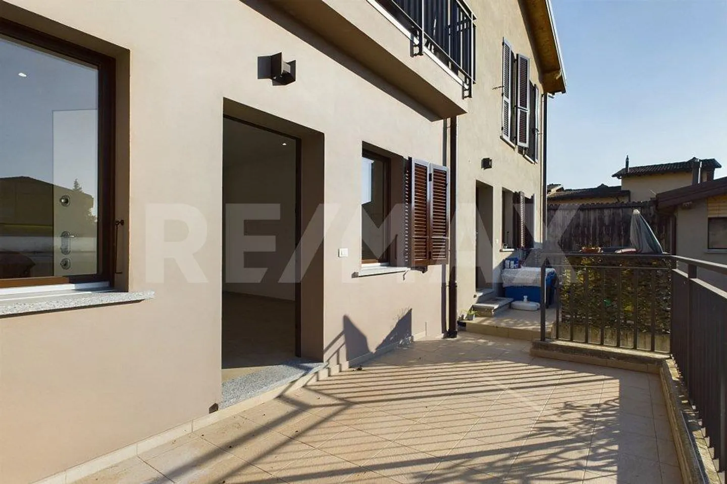 Renovierte 3-Zimmer-Wohnung mit Terrasse und offener Aussicht - Foto 3 von 12