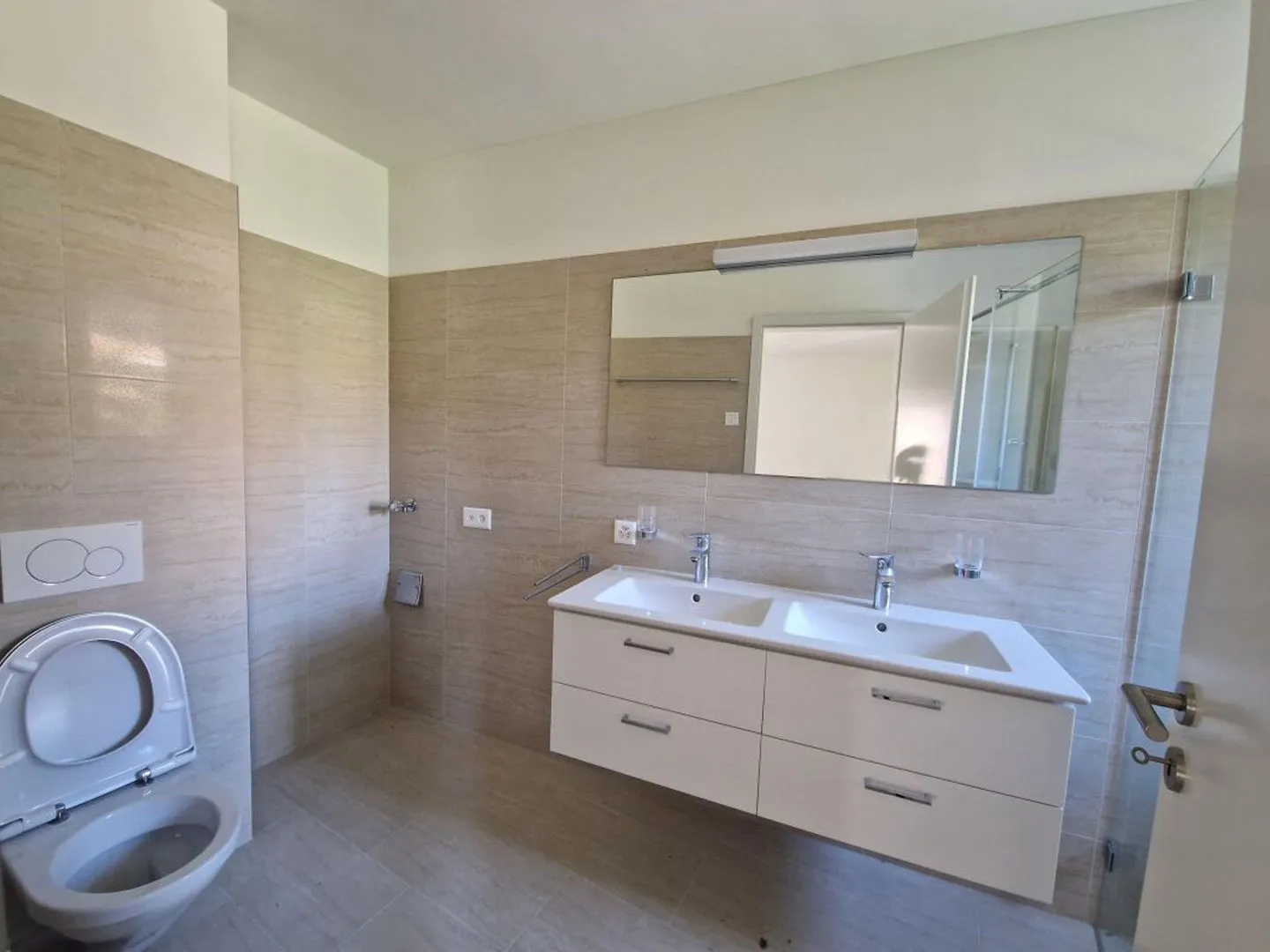Appartamento al primo piano di 3 ½ locali con vista lago | 3 ½ Zimmerwohnung im ersten Stock mit Seesicht - Foto 3 di 5