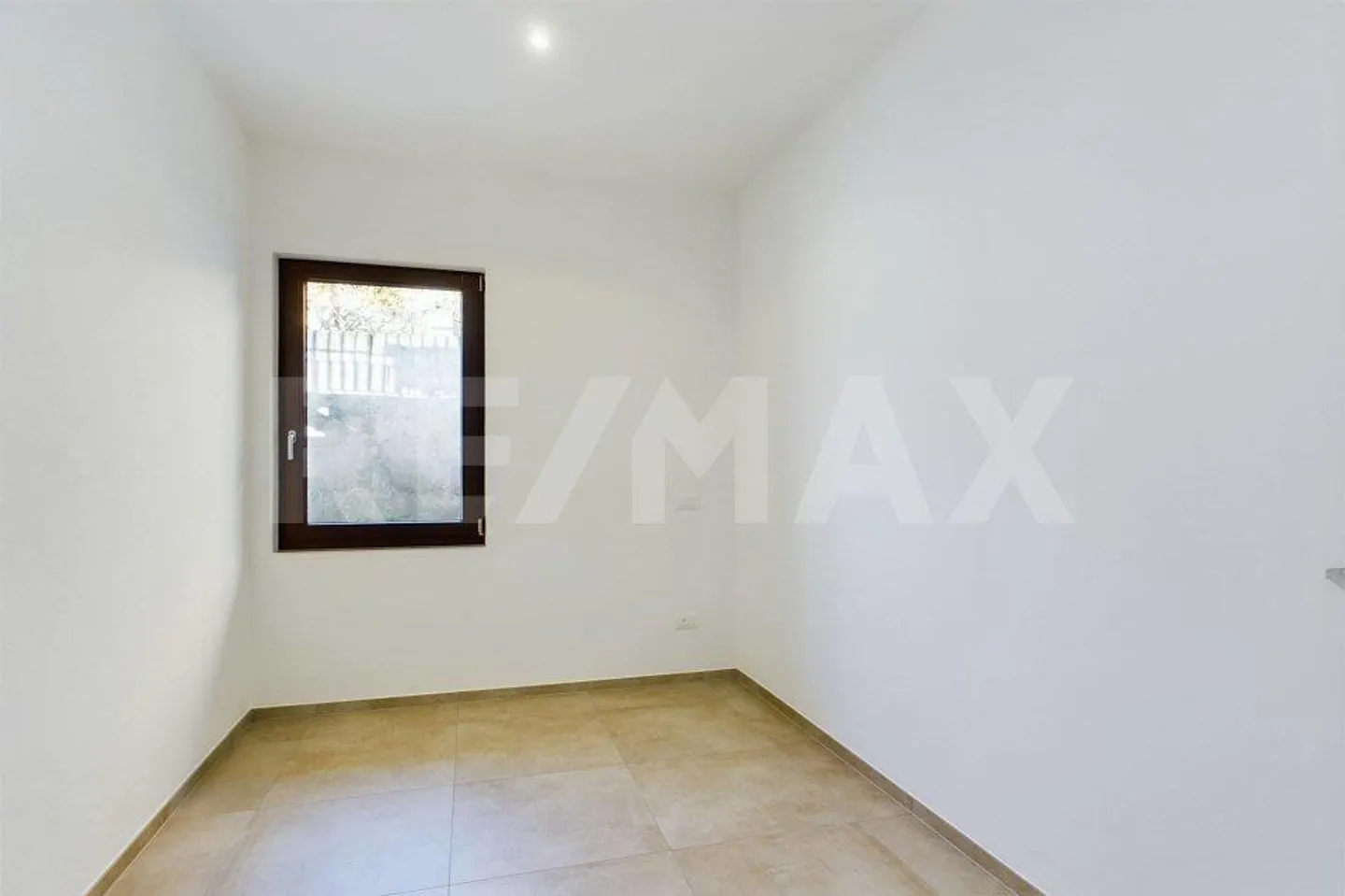 Renovierte 3-Zimmer-Wohnung mit Terrasse und offener Aussicht - Foto 7 von 12