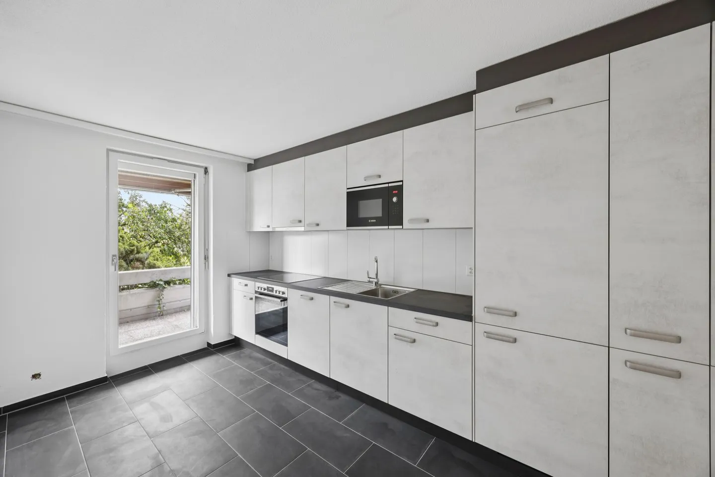 Dreamlike renovated apartment - Photo 2 of 10