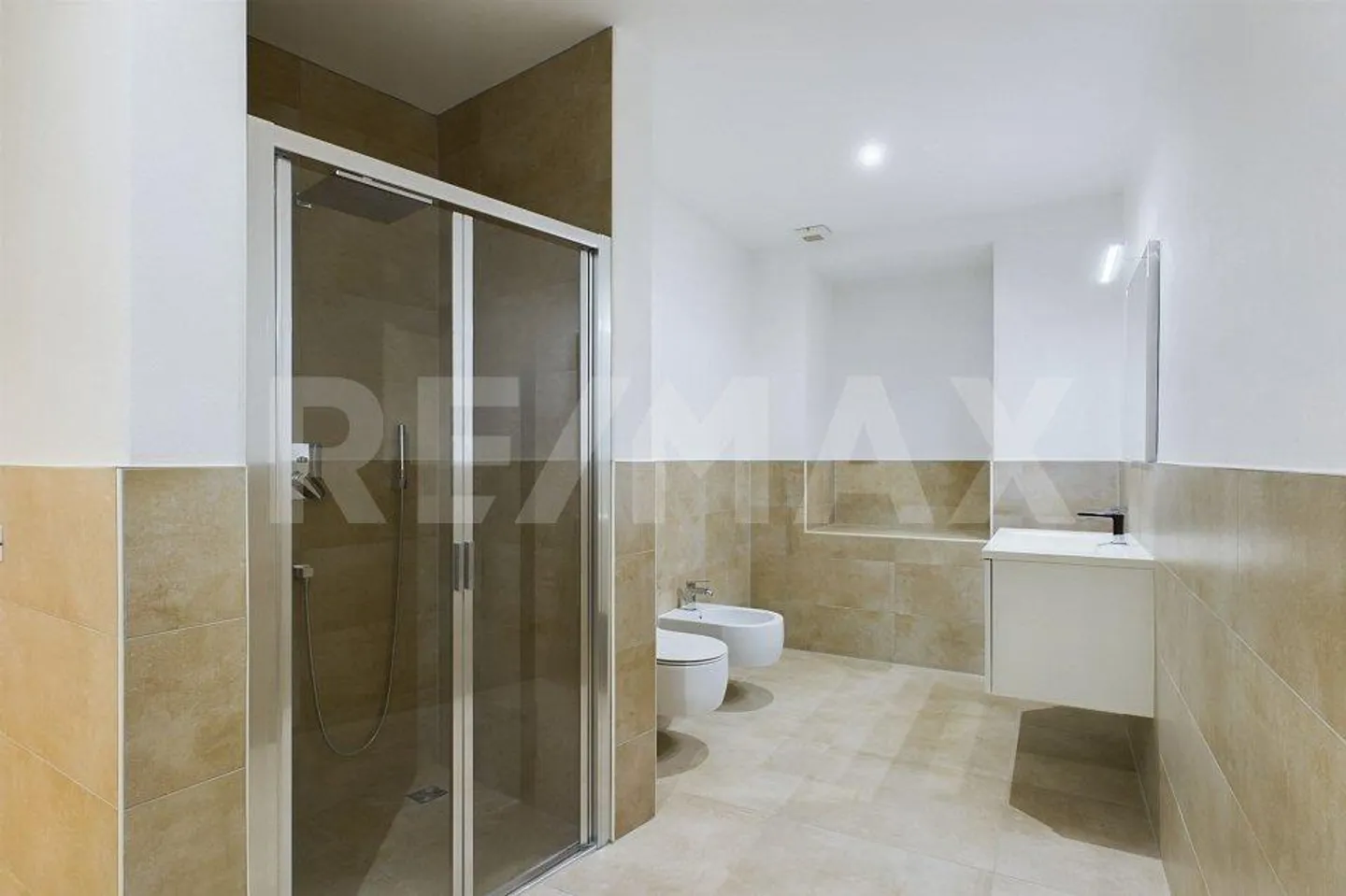 Renovierte 3-Zimmer-Wohnung mit Terrasse und offener Aussicht - Foto 9 von 12