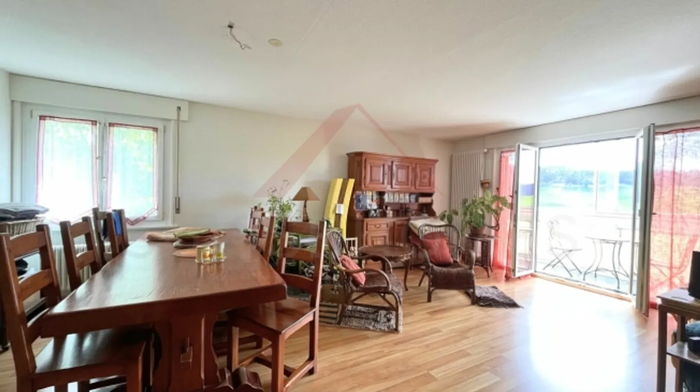 Le Locle - appartamento luminoso con loggia chiusa, giardino comune e vista panoramica - Foto 5 di 11