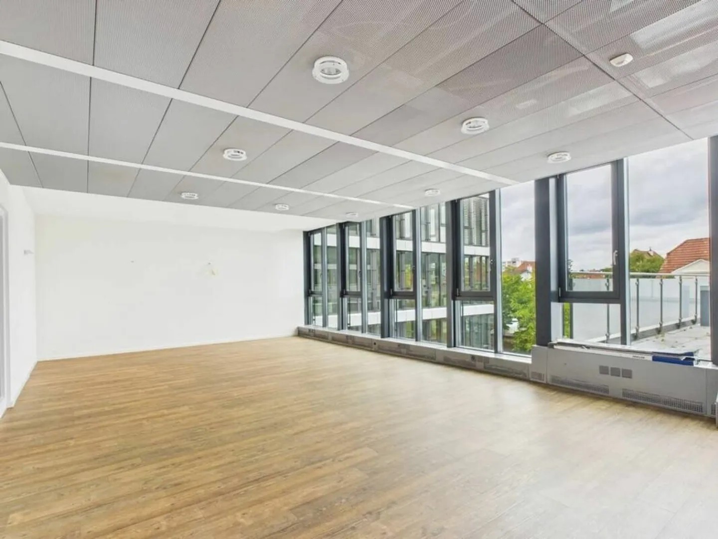 Ufficio rappresentativo con 9 stanze e molta luce naturale - Foto 5 di 10