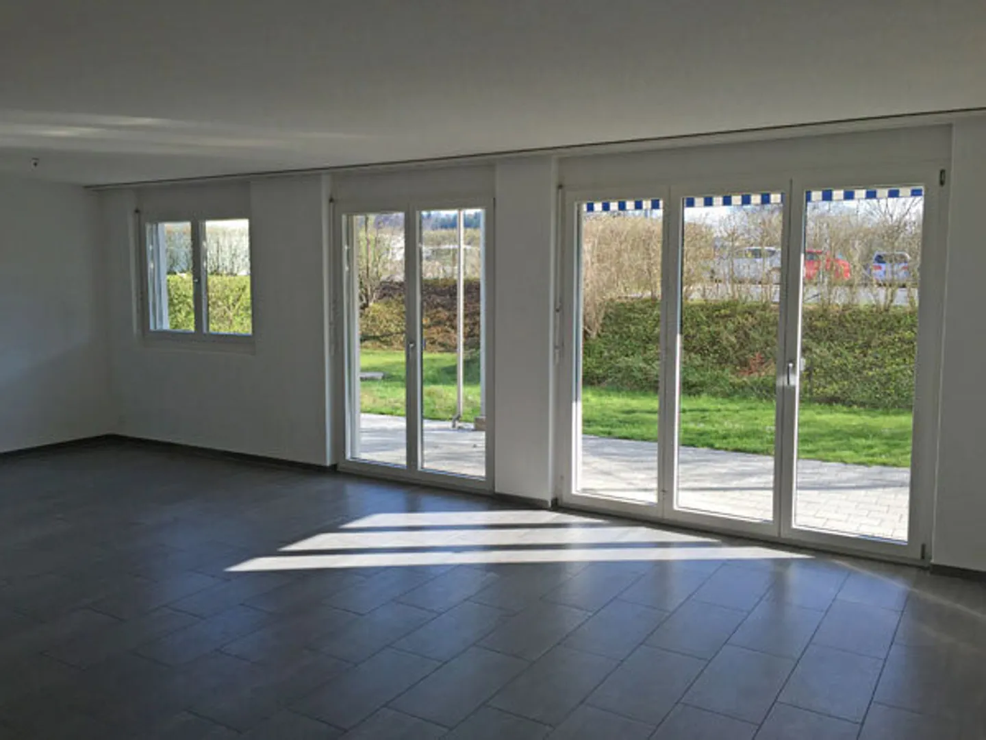 Appartement familial spacieux et moderne à Niederhasli - Photo 3 sur 4